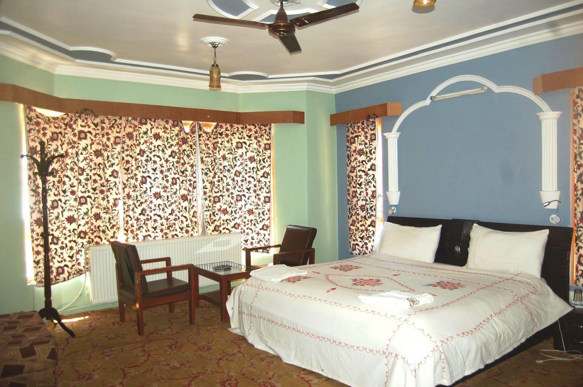 Hotel Paradise Inn Pahalgam Exterior photo